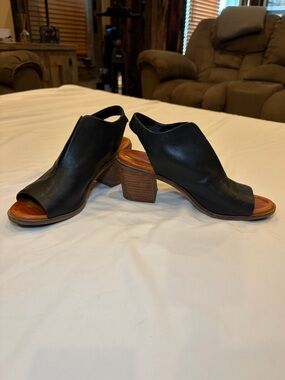 Lucky Brand Black Leather Block Heel Sandle Women’s Size 9